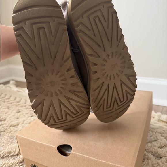 UGG Gray Campfire Fleece Lined Boots - Picture 4 of 10
